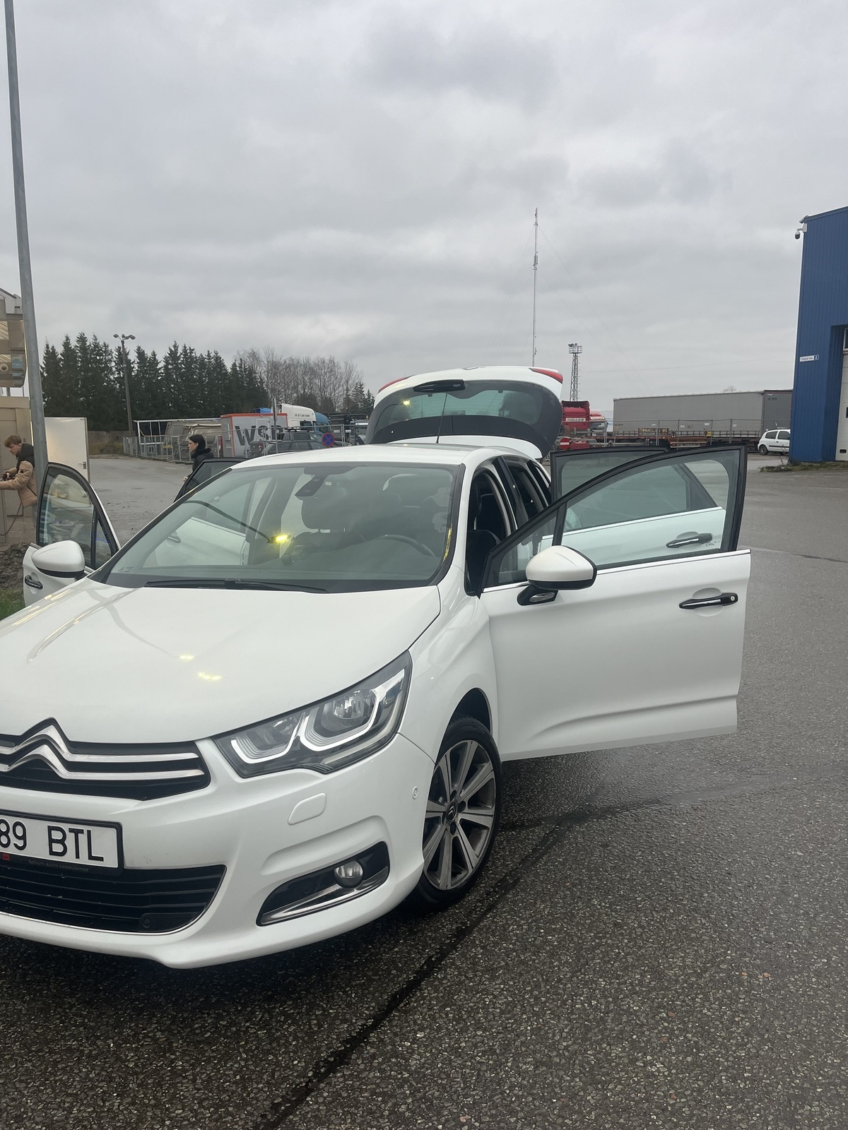 Citroën C4 2017, photo 2/9