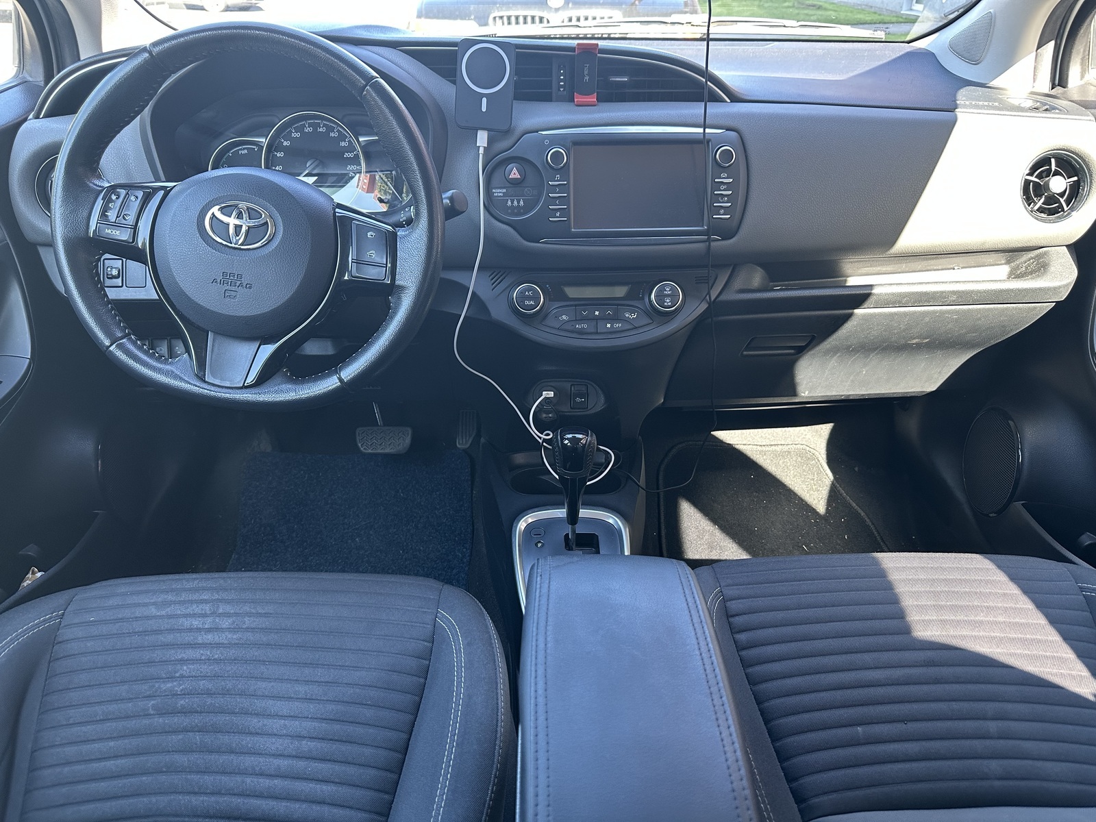 Toyota Yaris 2017, photo 6/9