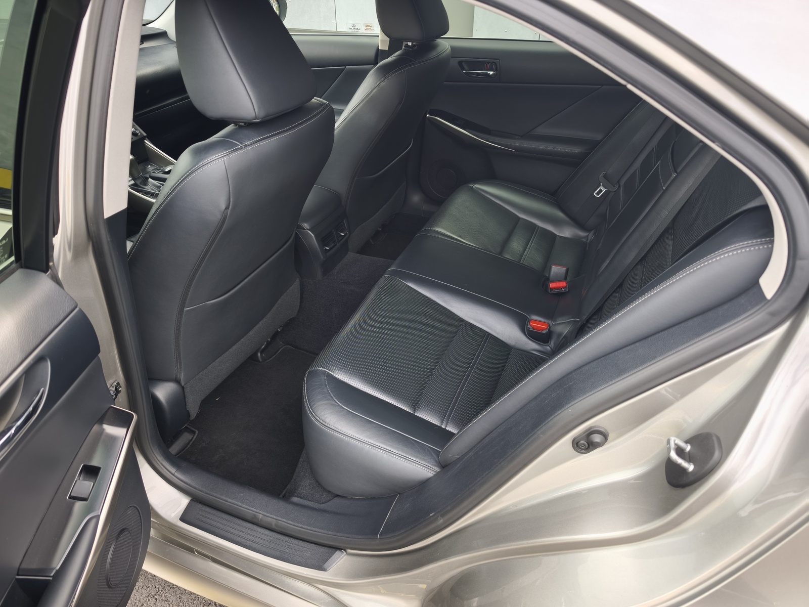 Lexus IS 300 2013, photo 7/12