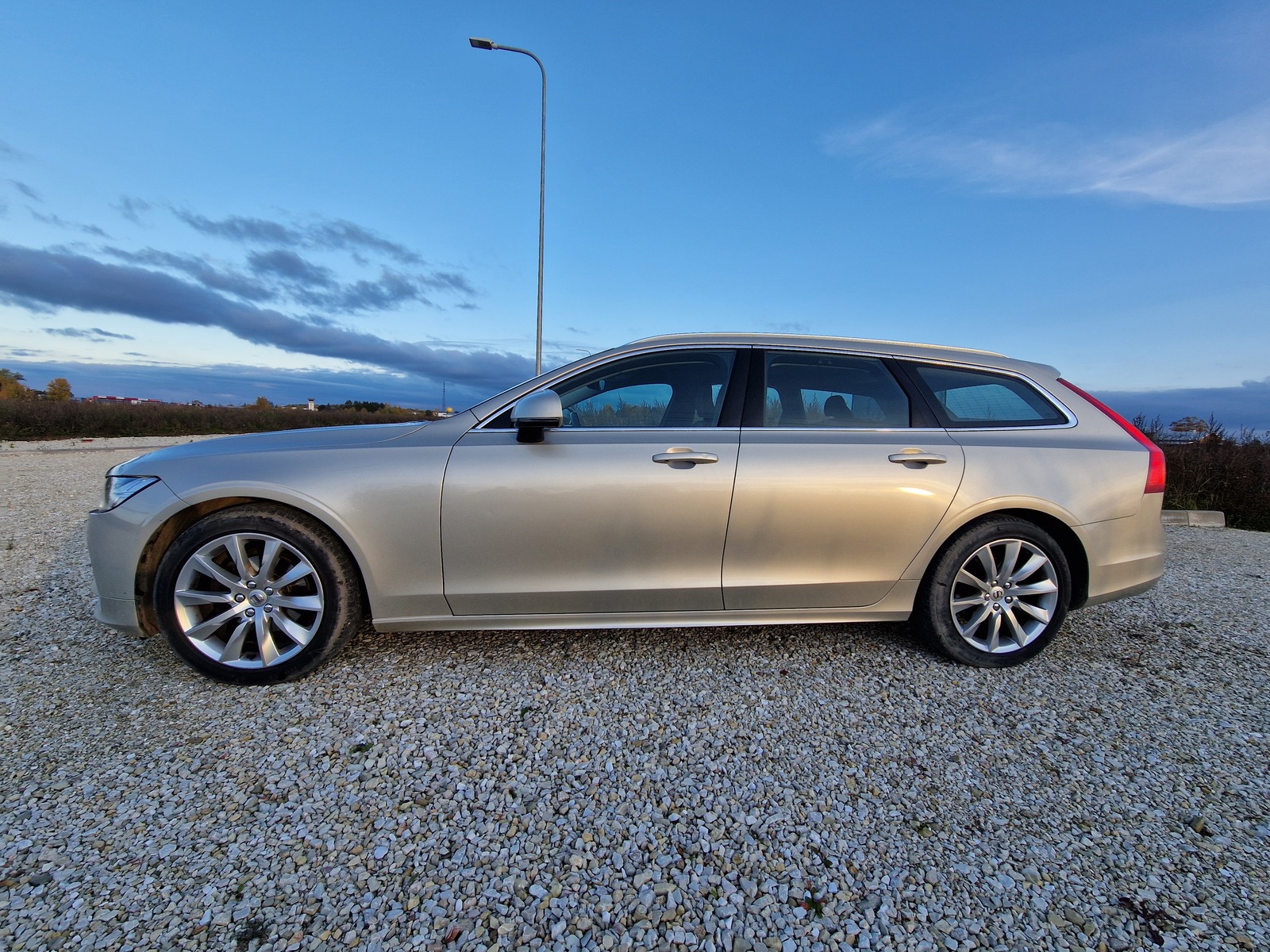 Volvo V90 2019, kuva 7/9