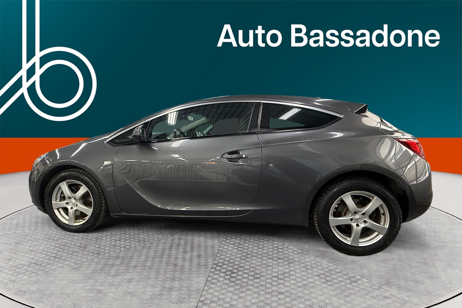 Opel Astra 2013, photo 2/10