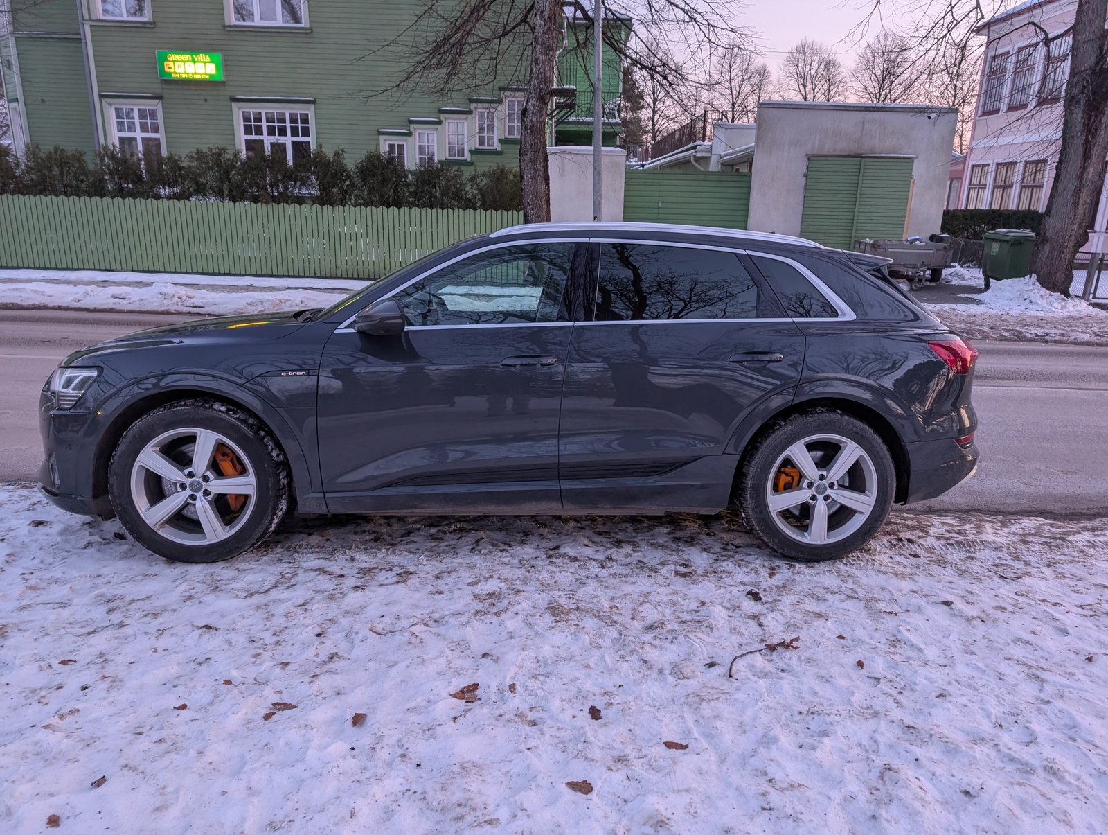 Audi e-tron 2020, photo 2/10