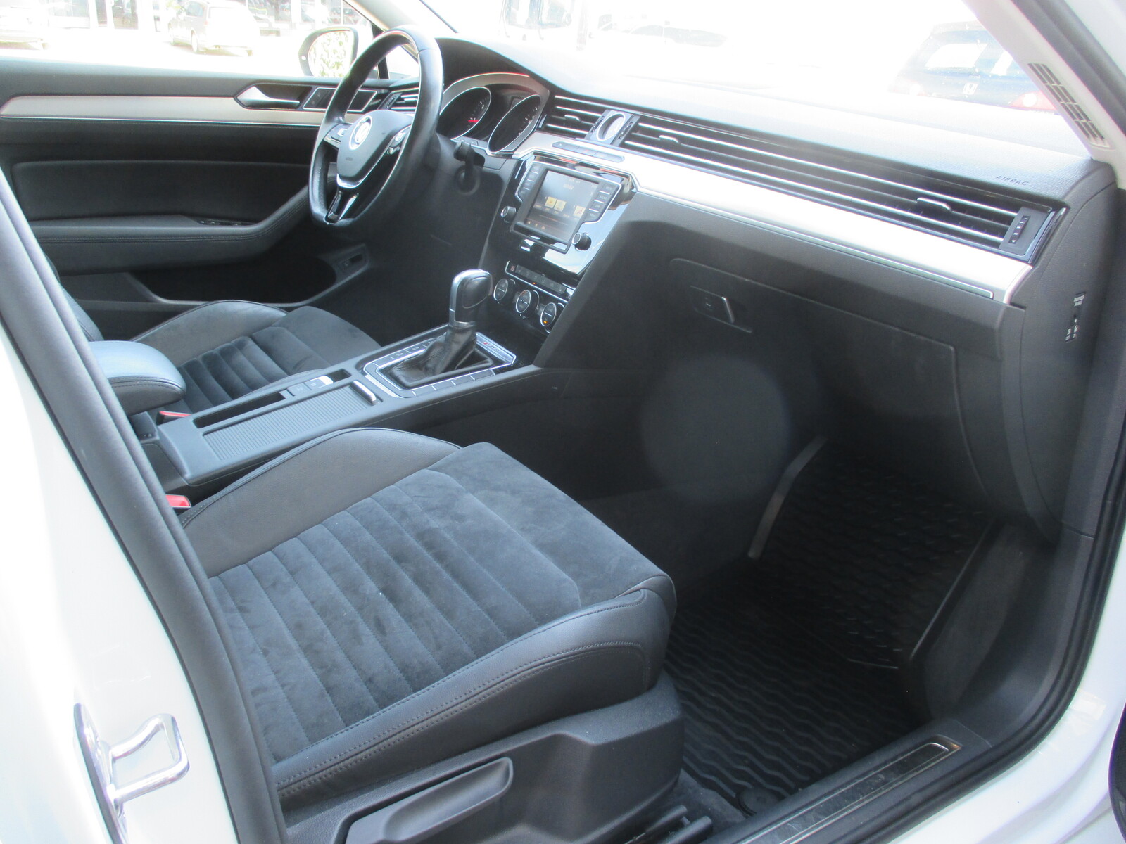 Volkswagen Passat 2016, kuva 7/10