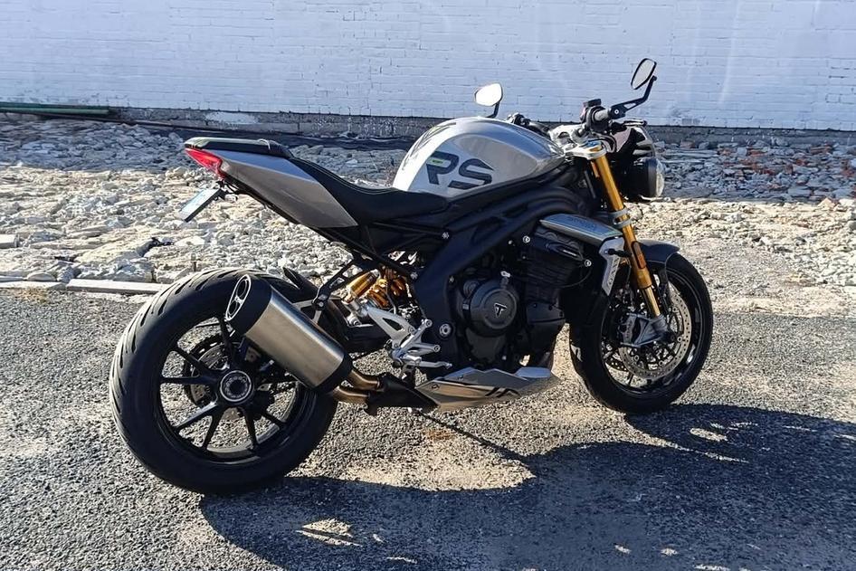 Triumph SPEED TRIPLE 1200 RS, 2022, 1.2, 132.4 kW, benzīns, manuālā, aizmugurējā piedziņa