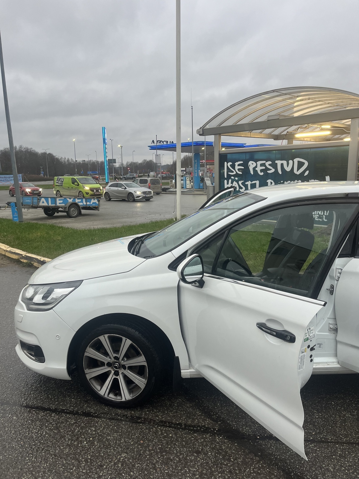 Citroën C4 2017, photo 3/9
