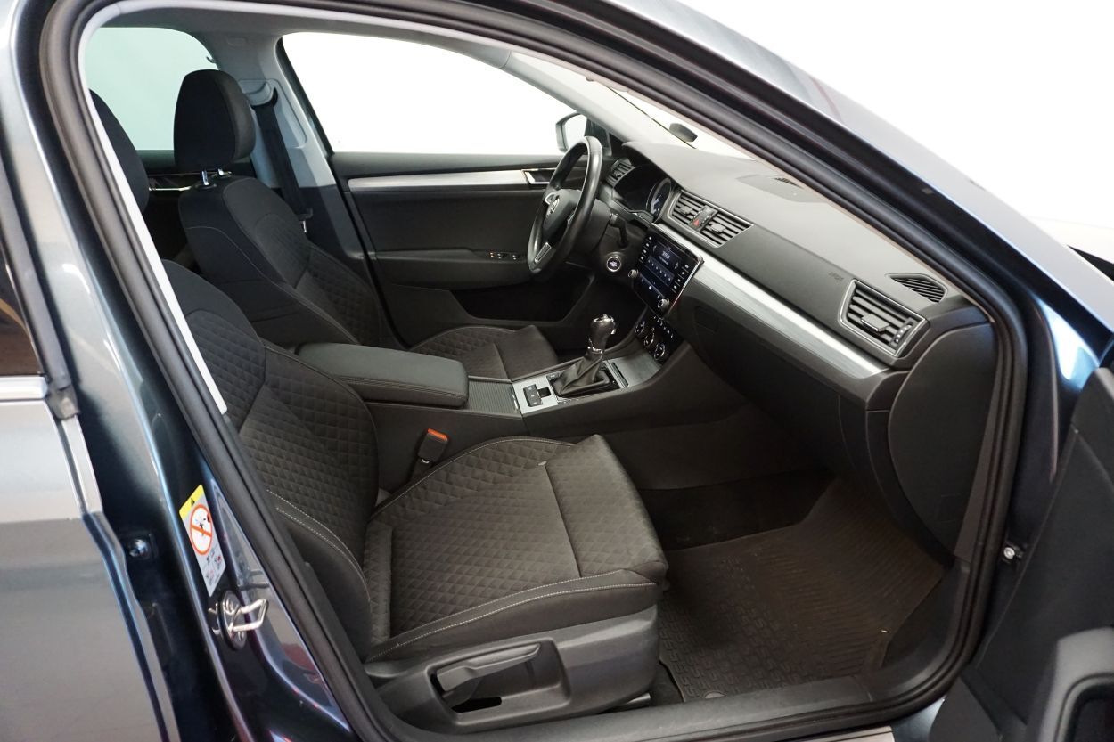 Škoda Superb 2021, photo 6/10