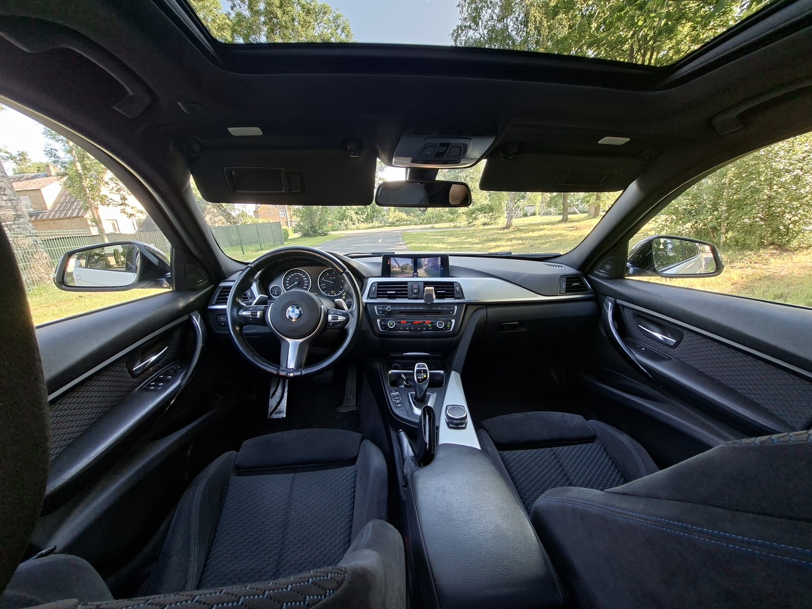 BMW 320 2015, photo 7/8
