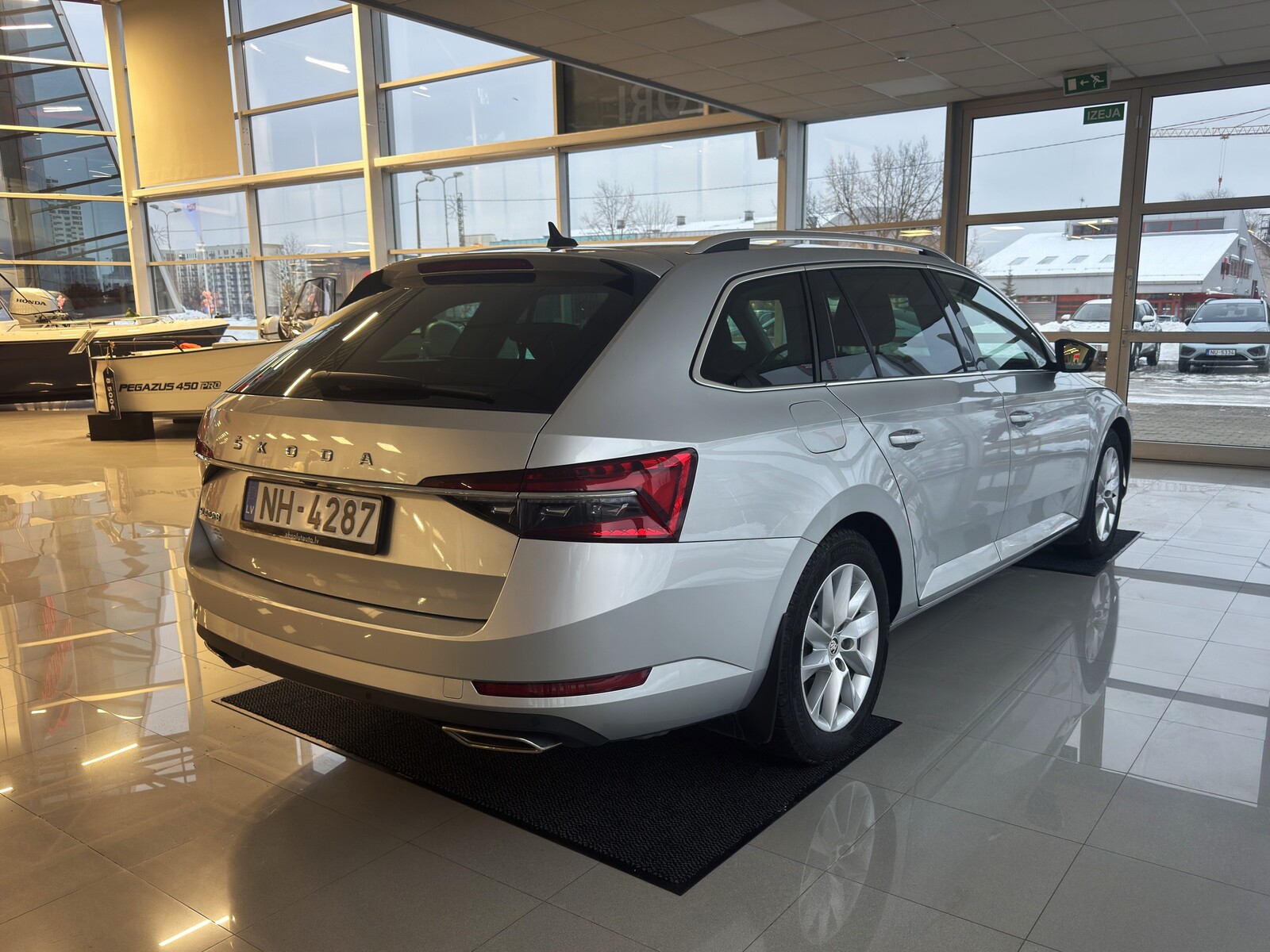 Škoda Superb 2022, photo 4/22