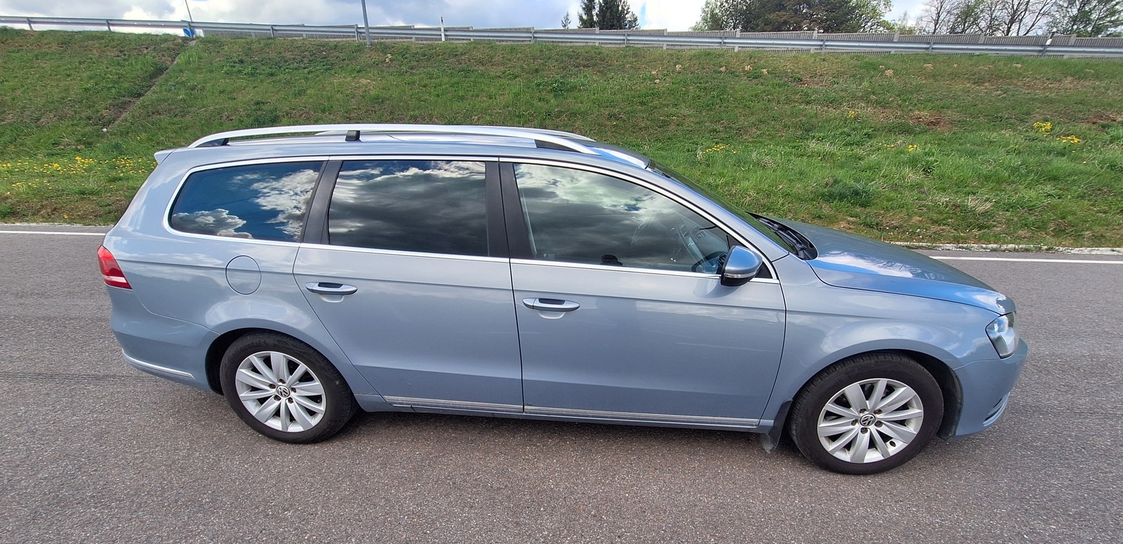 Volkswagen Passat 2011, photo 2/10