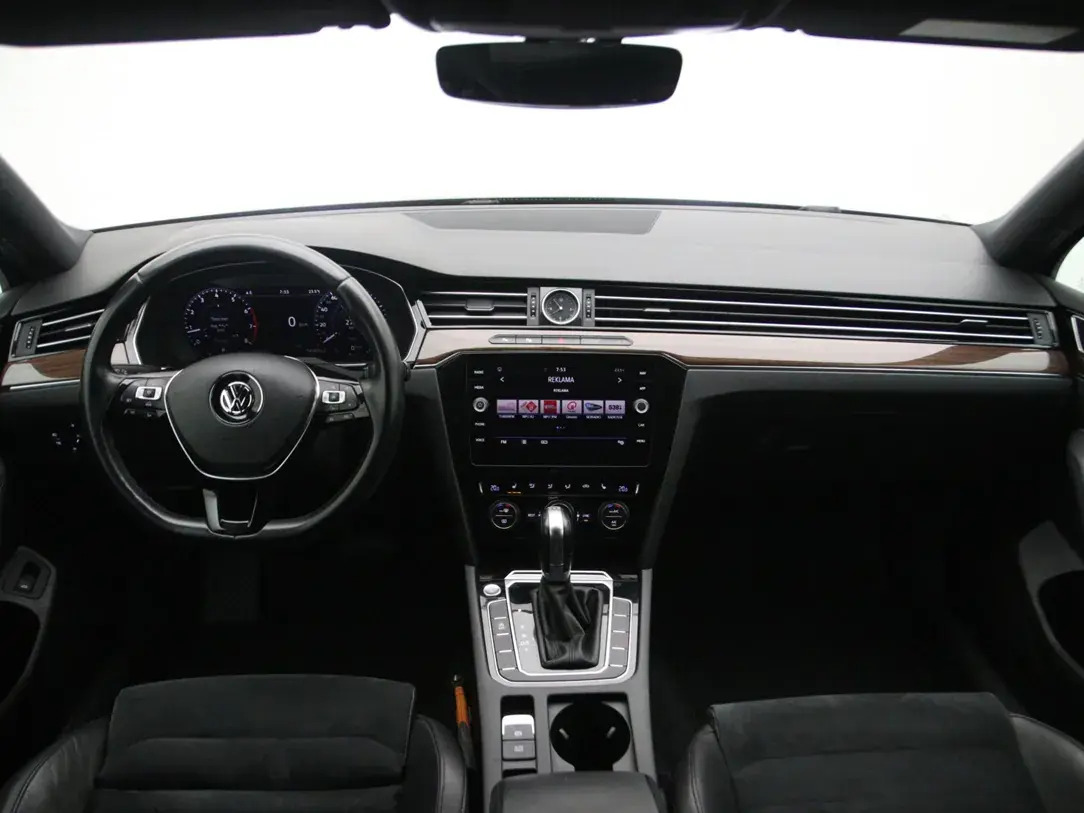 Volkswagen Passat 2017, photo 2/10