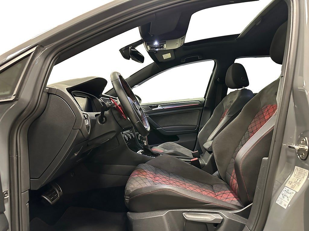 Volkswagen Golf 2019, photo 6/10
