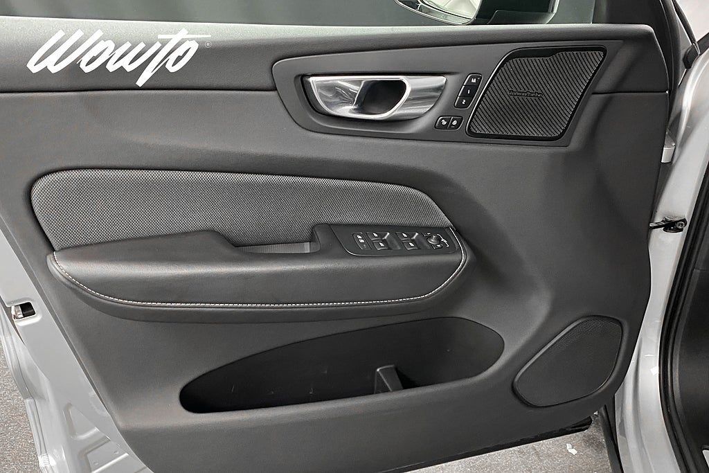 Volvo XC60 2021, photo 7/10