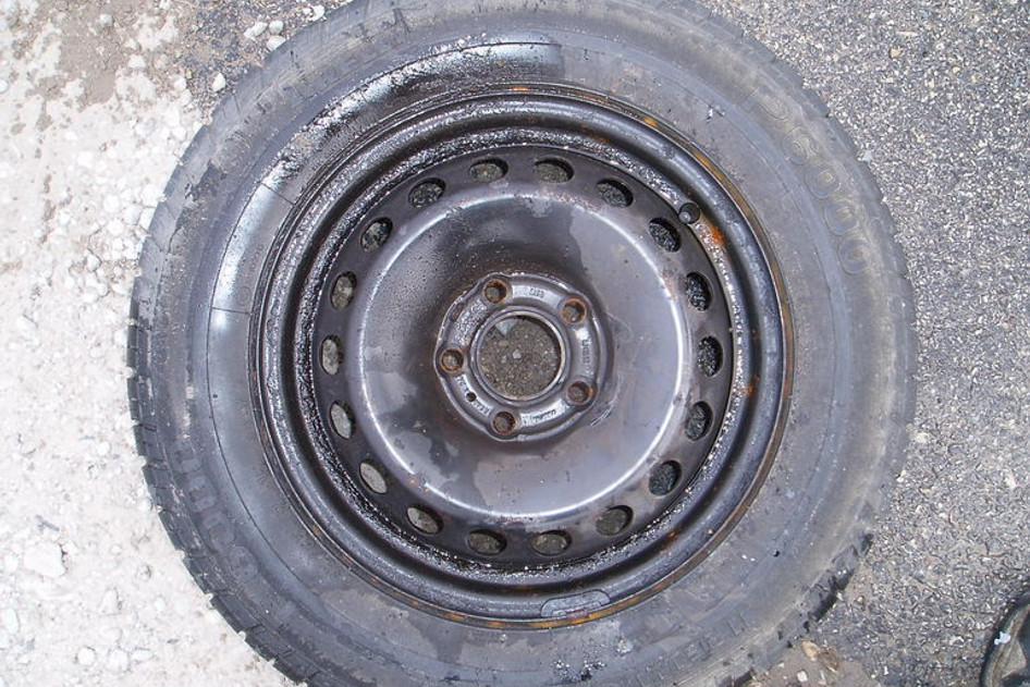 Used alloy wheel+summer tire 205/65R15,