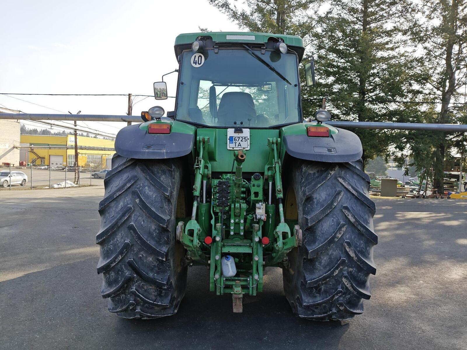 John Deere 8320, photo 4/18