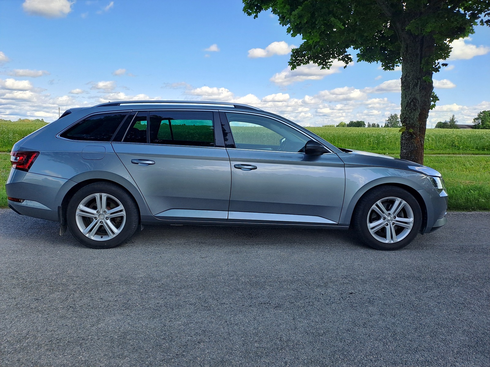 Škoda Superb 2017, kuva 2/16
