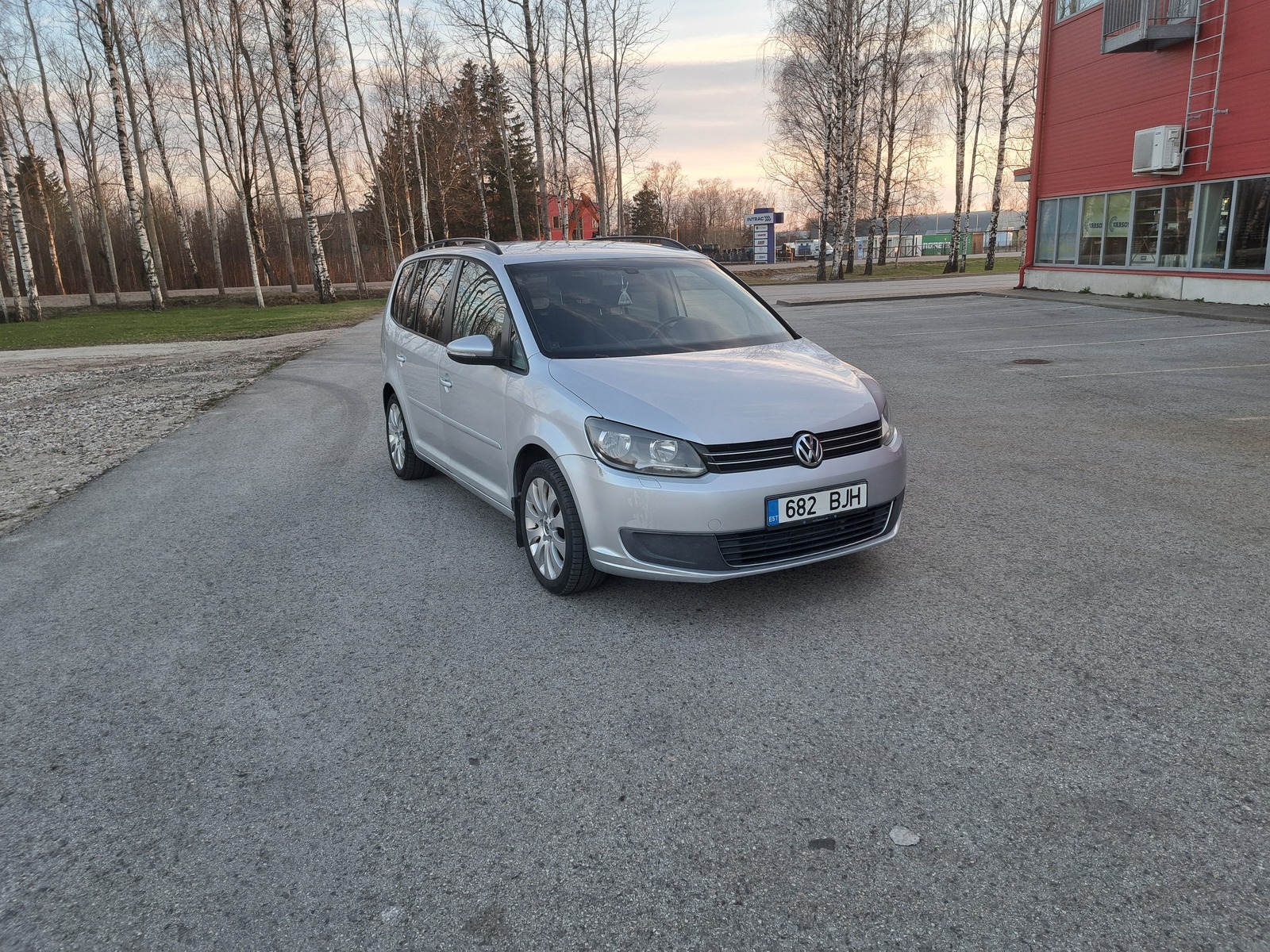 Volkswagen Touran 2012, photo 2/6