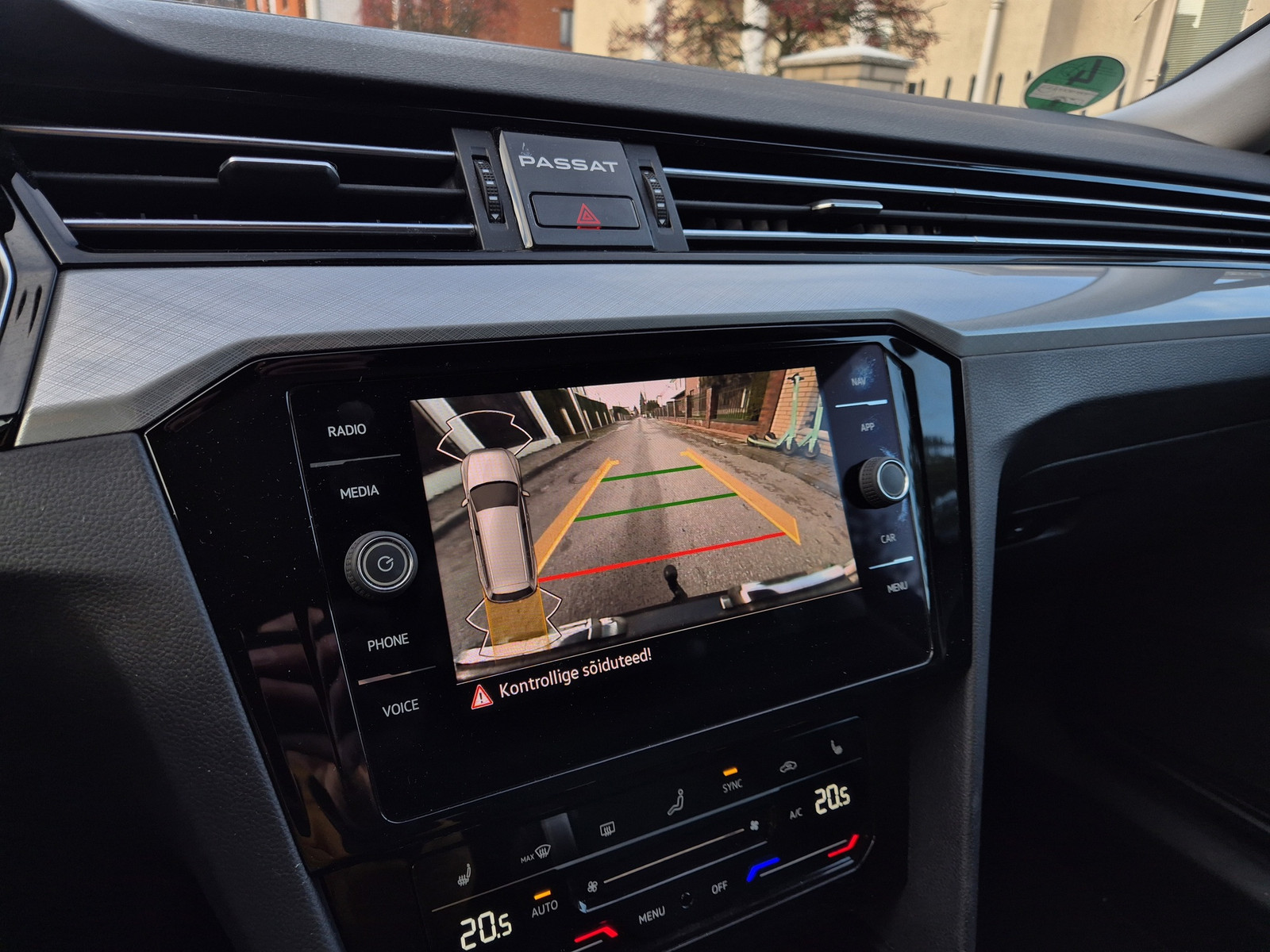 Volkswagen Passat 2022, photo 6/23