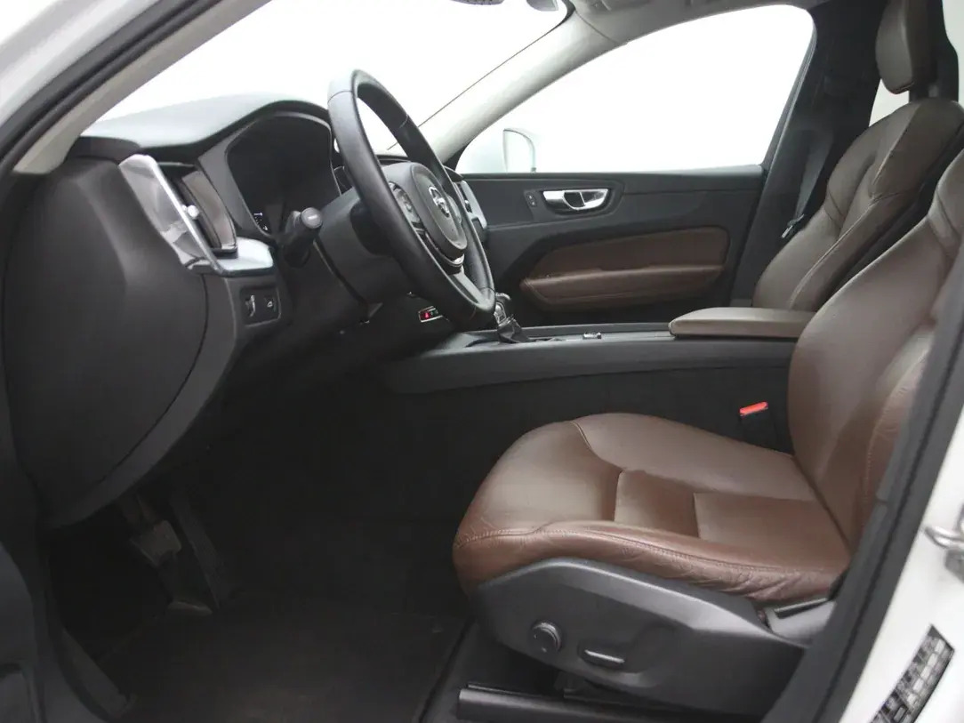Volvo XC60 Business 2.0 140kW 2018, photo 4/10