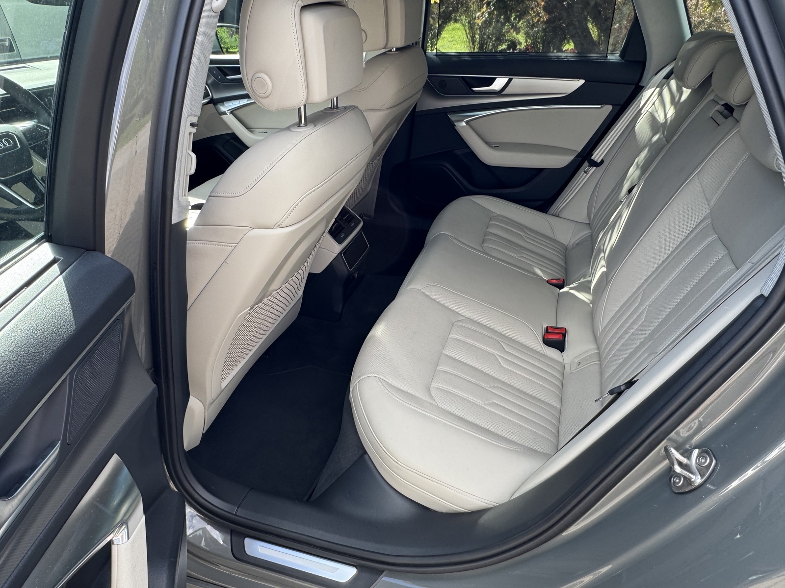 Audi A6 2022, photo 7/14