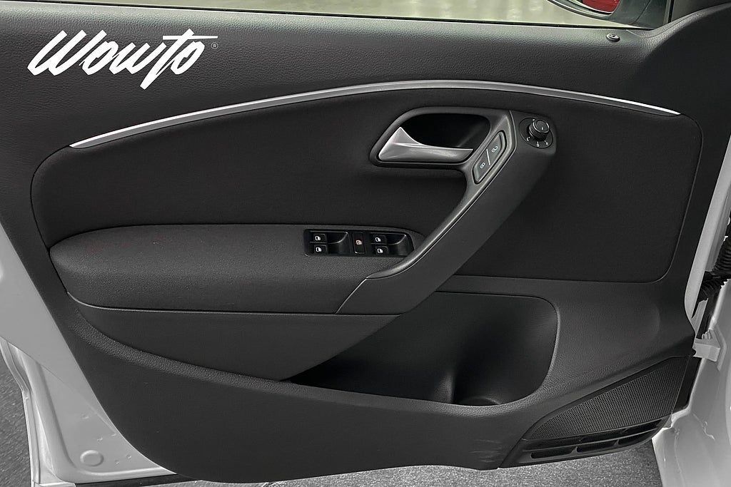 Volkswagen Polo 2016, photo 7/10