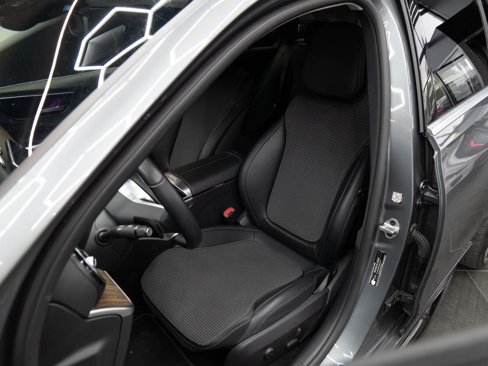 Mercedes-Benz C 300 2022, photo 6/14