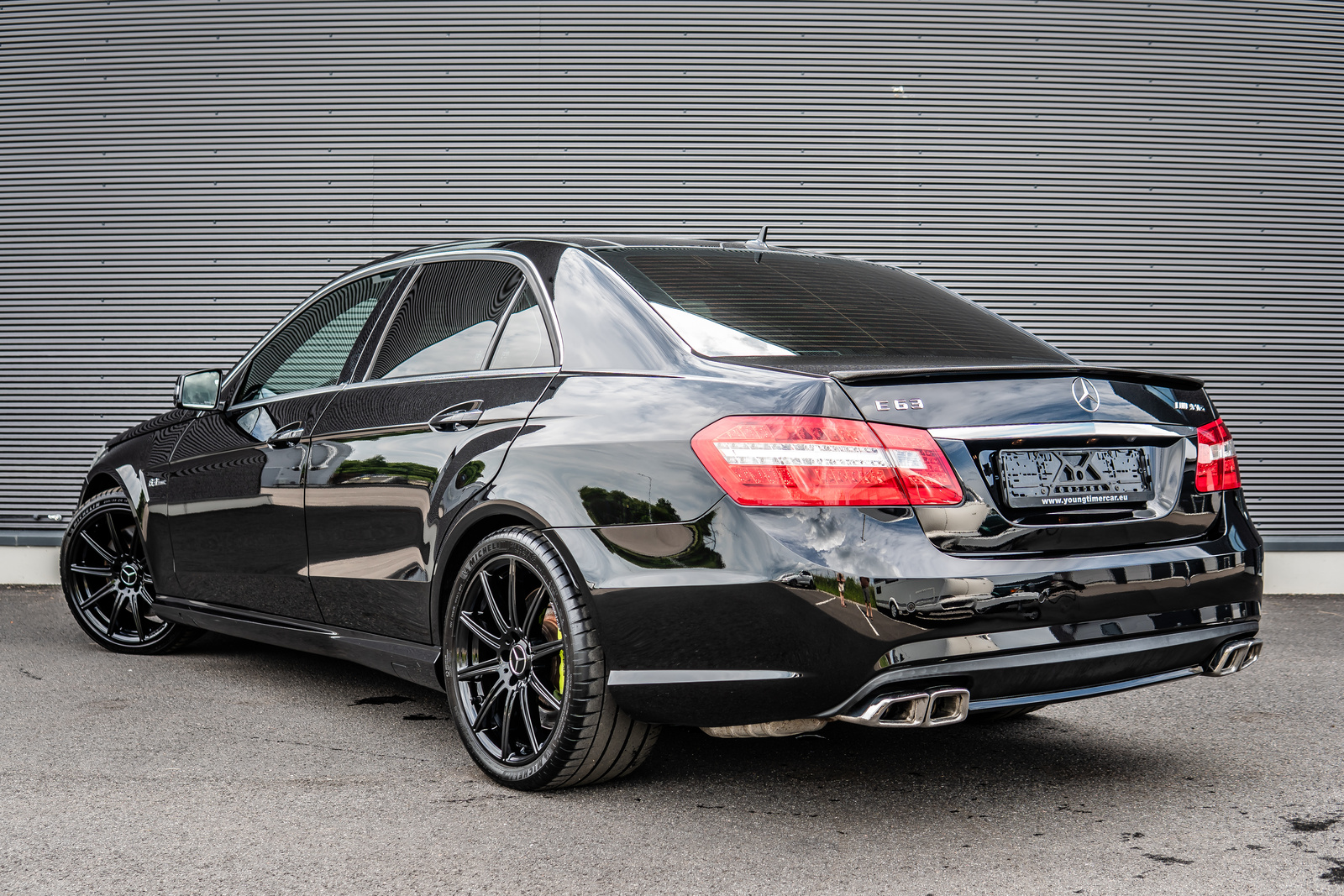 Mercedes-Benz E 63 AMG 2010, kuva 5/10