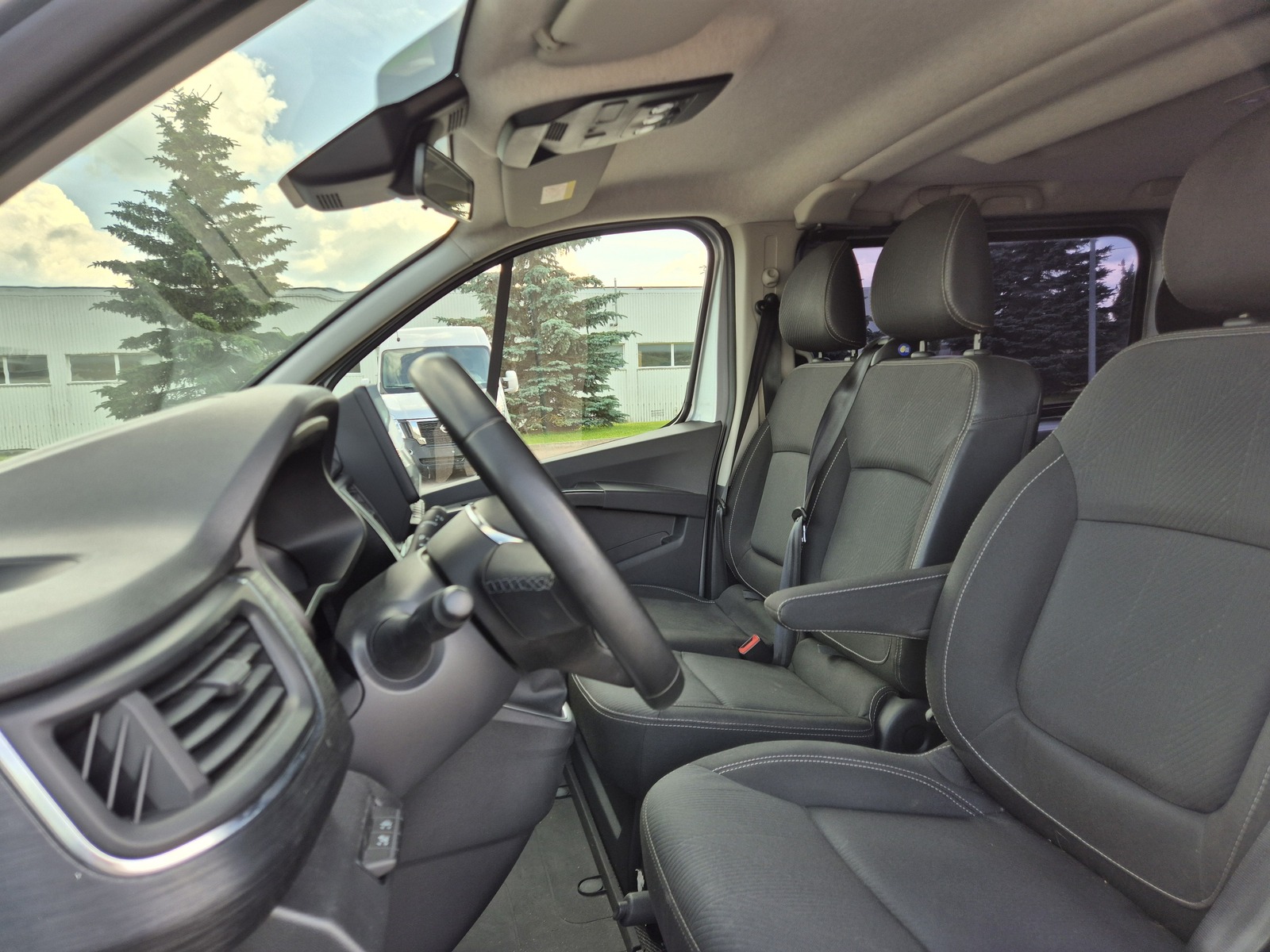 Renault Trafic 2023, photo 4/9