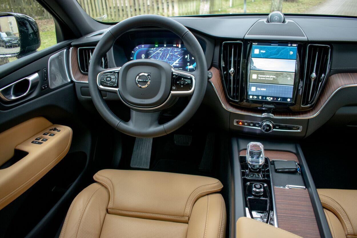 Volvo XC60 2025, photo 3/10