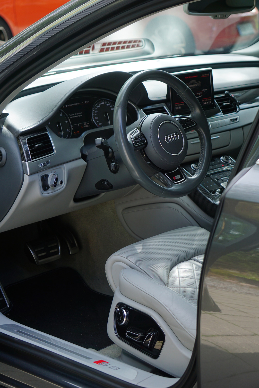 Audi S8 2012, photo 2/10