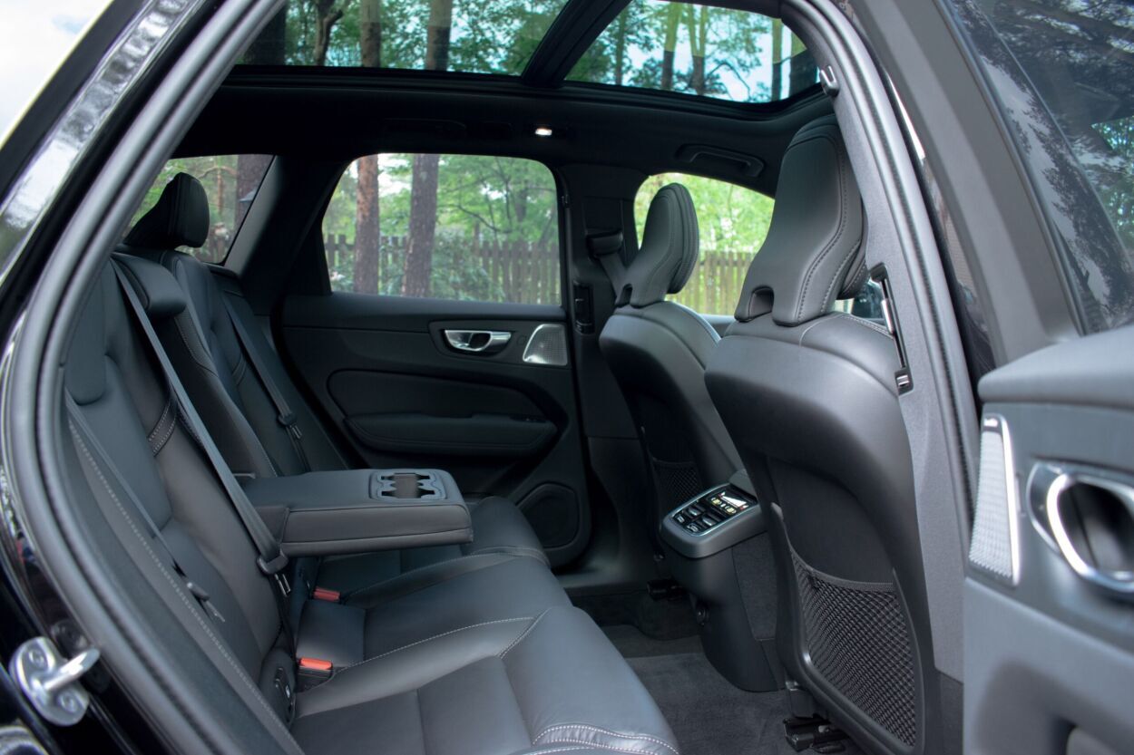 Volvo XC60 2025, photo 4/19