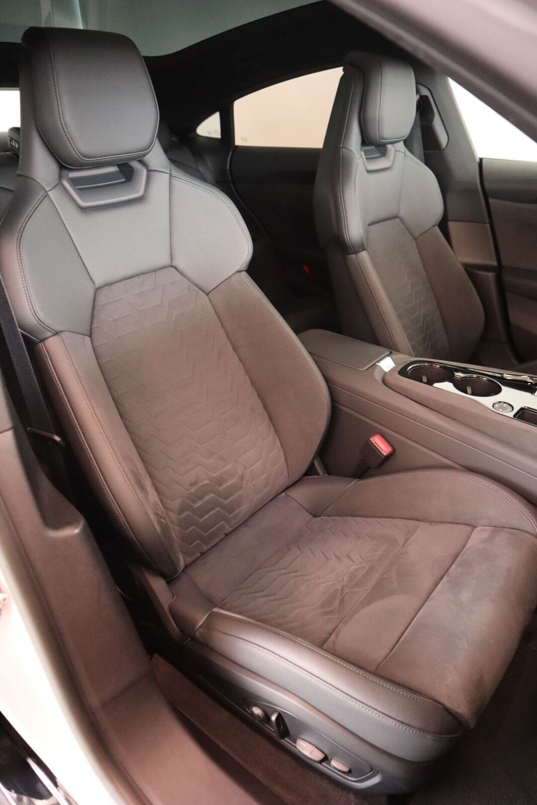 Audi e-tron GT quattro 350kW 140kW 2022, kuva 3/10
