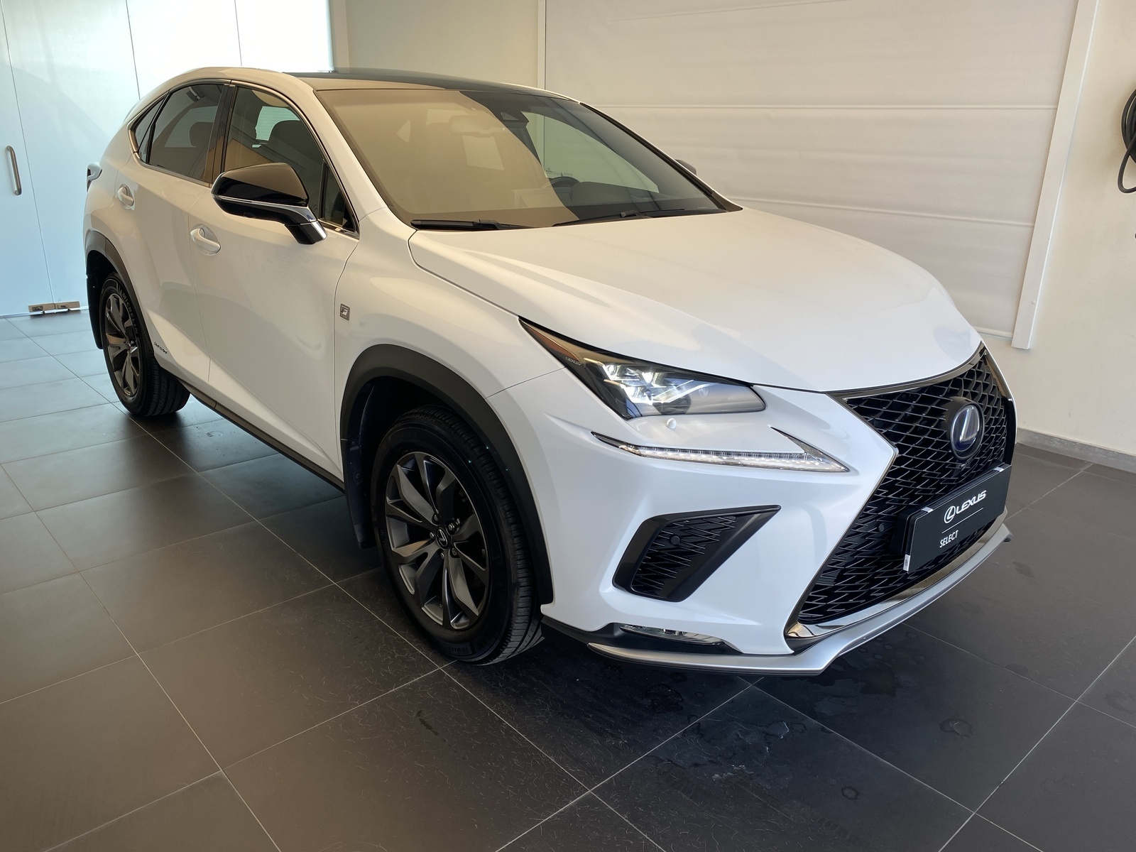Lexus NX 300h 2018, kuva 5/10