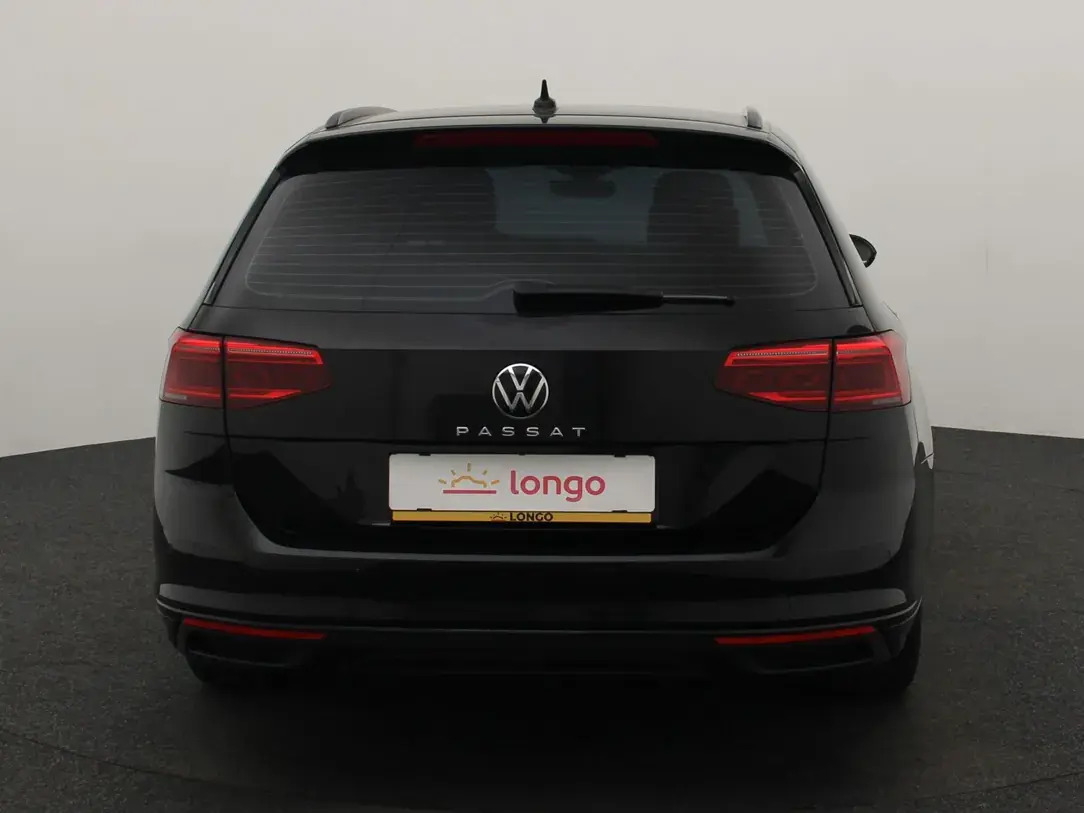 Volkswagen Passat 2023, photo 5/10