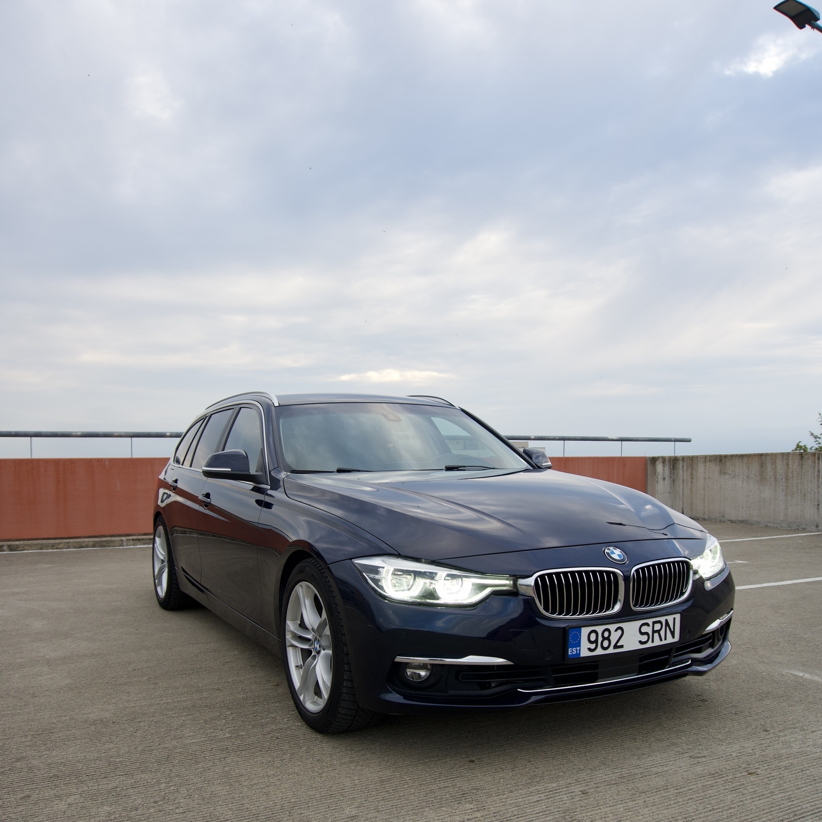 BMW 320 LCI 2016, photo 2/23