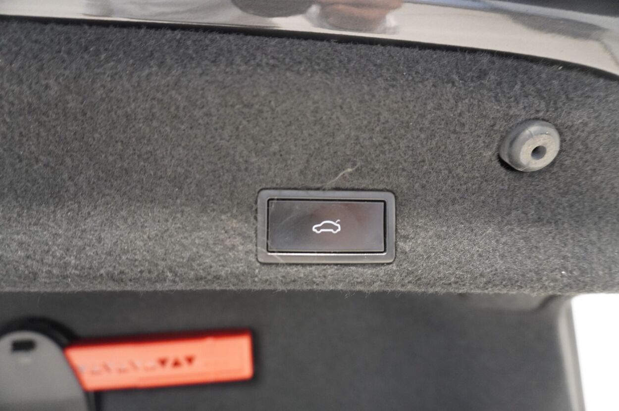 Volkswagen Passat 2019, photo 7/10