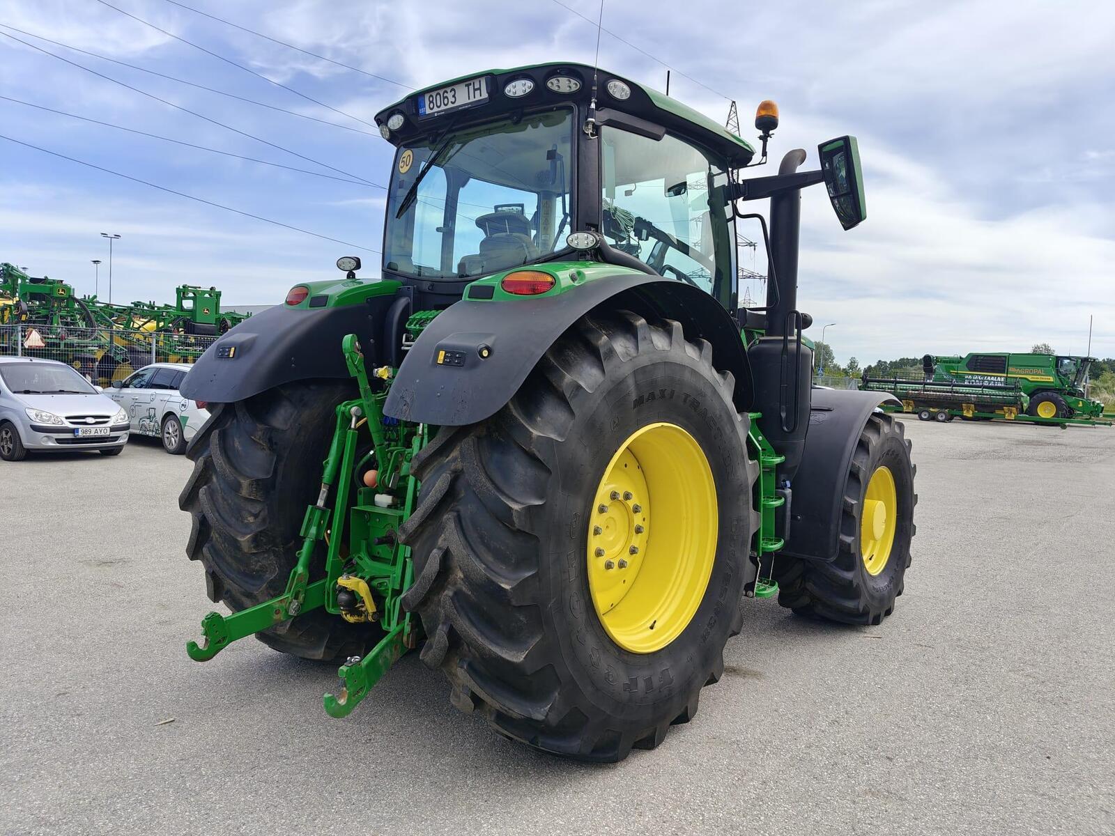 John Deere 6R 215, photo 3/17