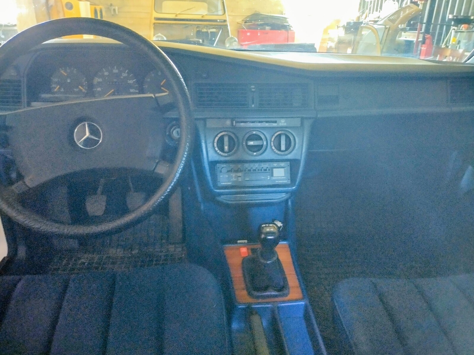 Mercedes-Benz 190 1991, photo 5/11