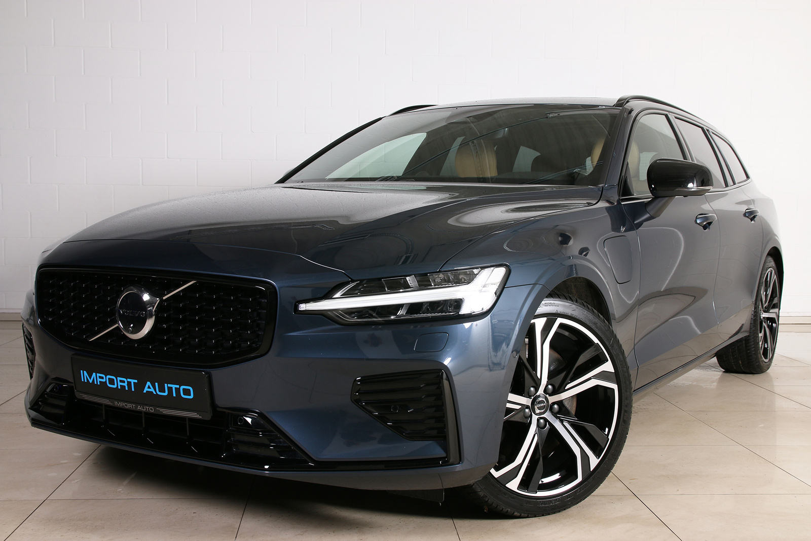 Volvo V60 AWD RECHARGE ULTRA DARK LUXURY FULL 2.0 T8 Long Range Plug-In-Hybrid 335kW