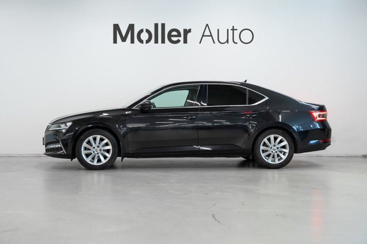 Škoda Superb 2021, photo 2/27