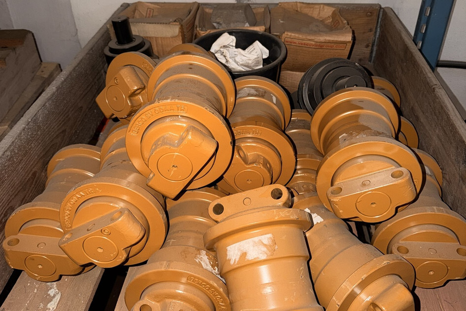 KOBELCO SK 135SR RULLIKUD UUED + KILBIPOLDID, MUTTRID