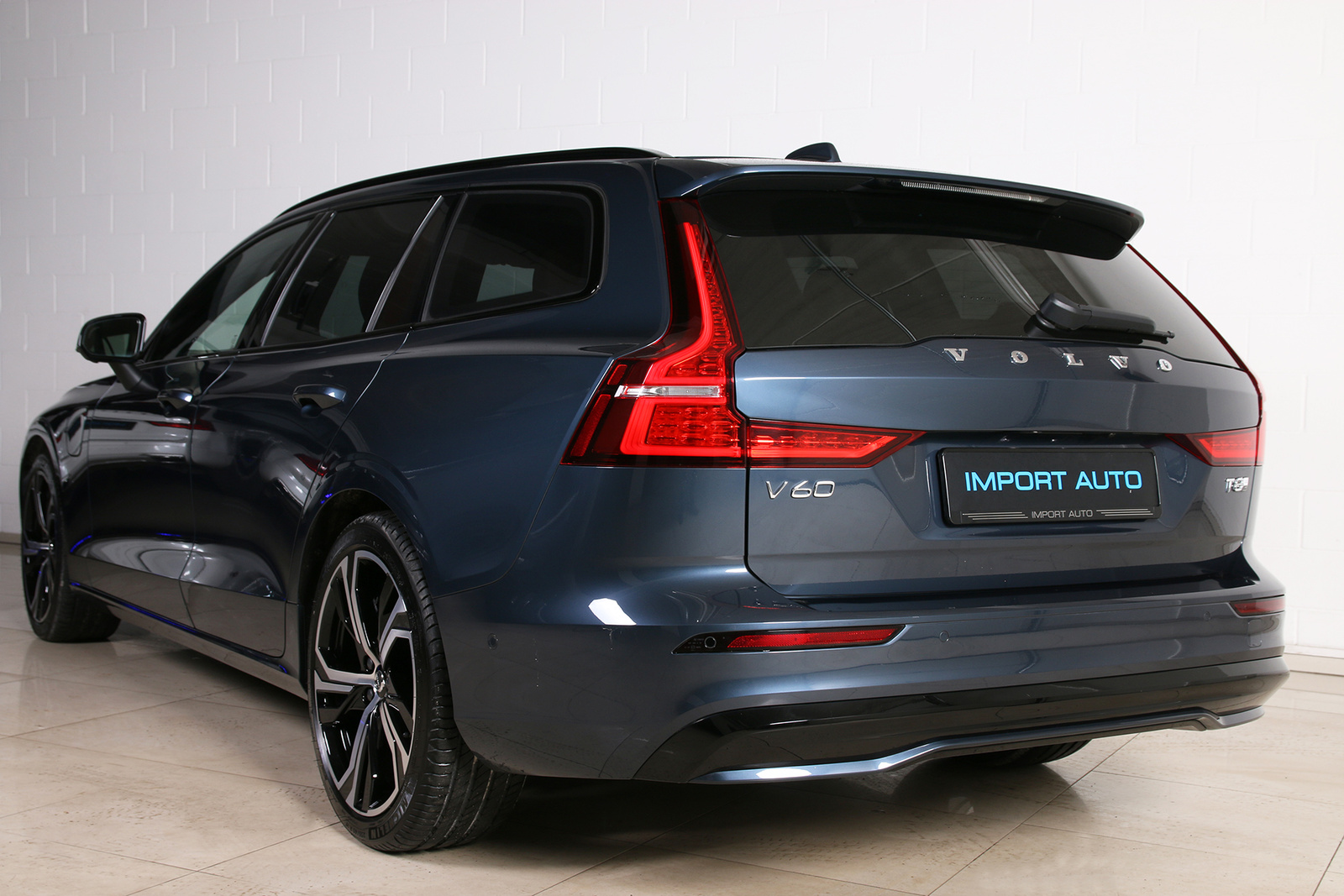 Volvo V60 2025, photo 4/10