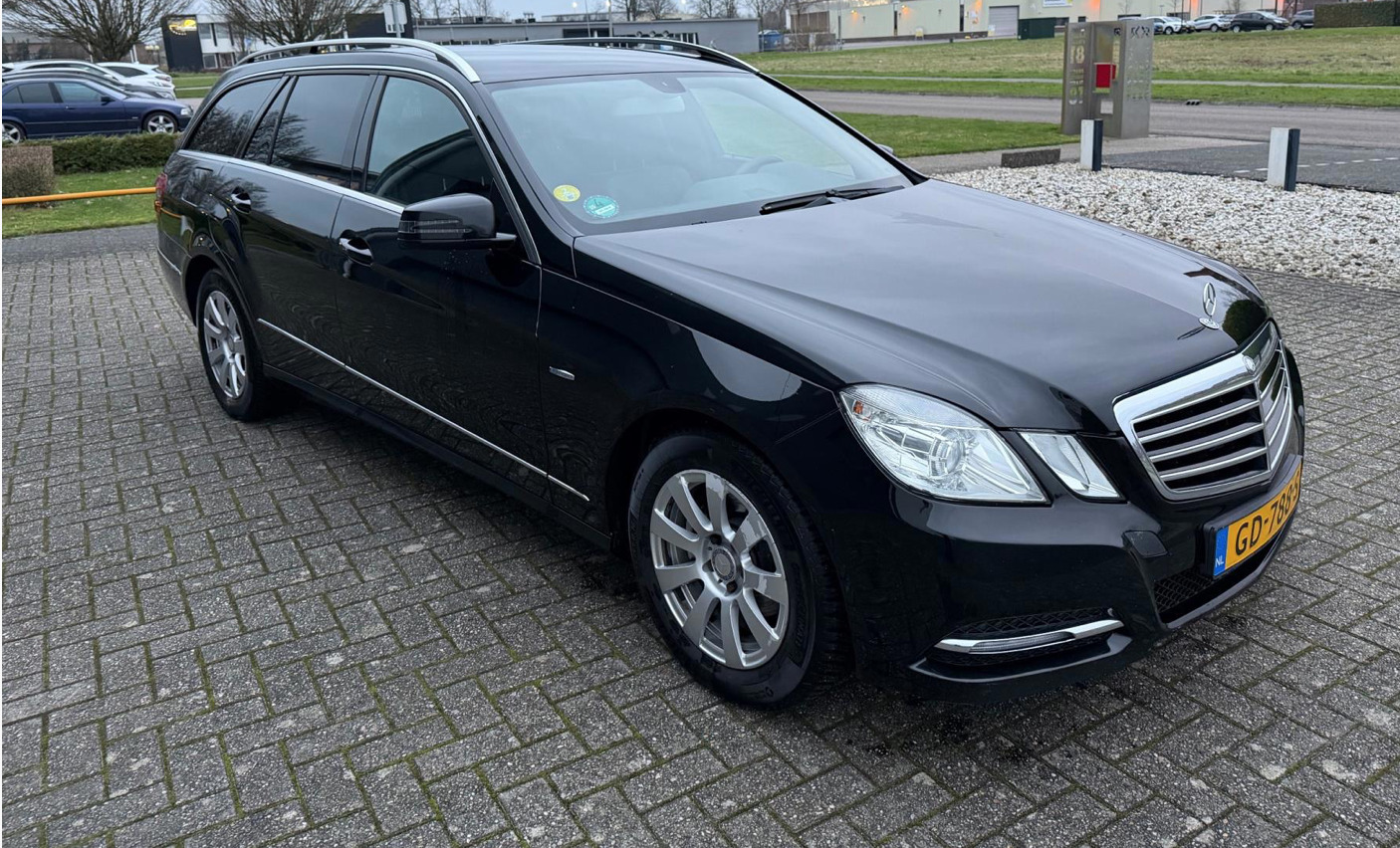 Mercedes-Benz E 220 2012, kuva 2/10