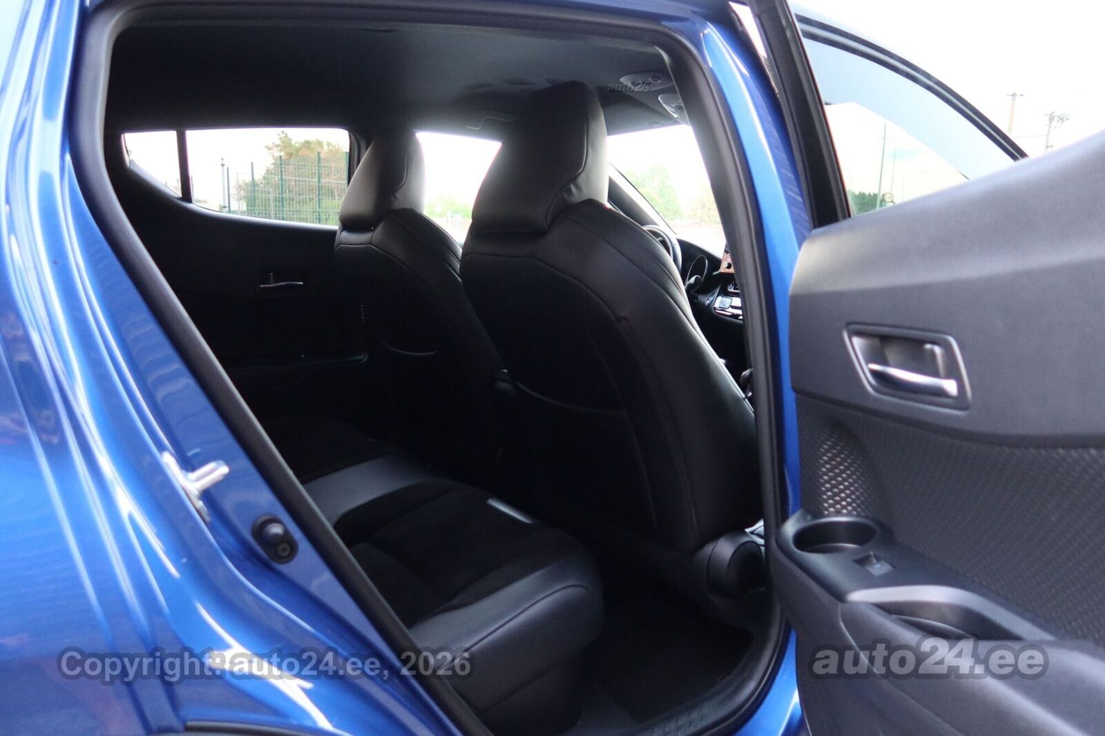 Toyota C-HR 2022, photo 7/17
