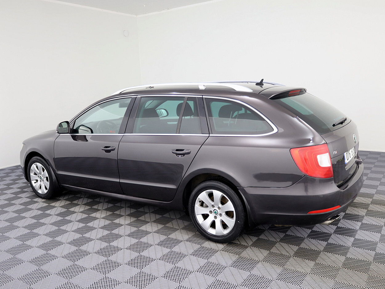 Škoda Superb 2010, photo 4/8