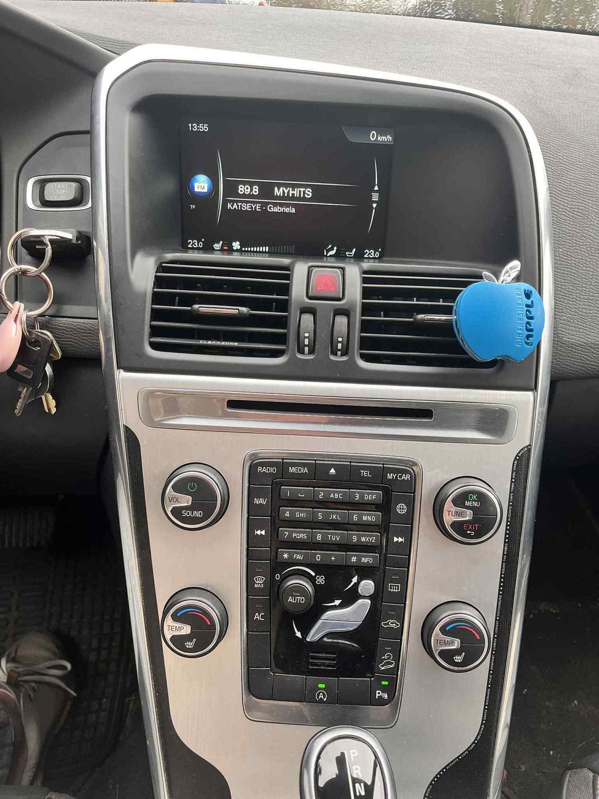 Volvo XC60 2016, photo 5/6