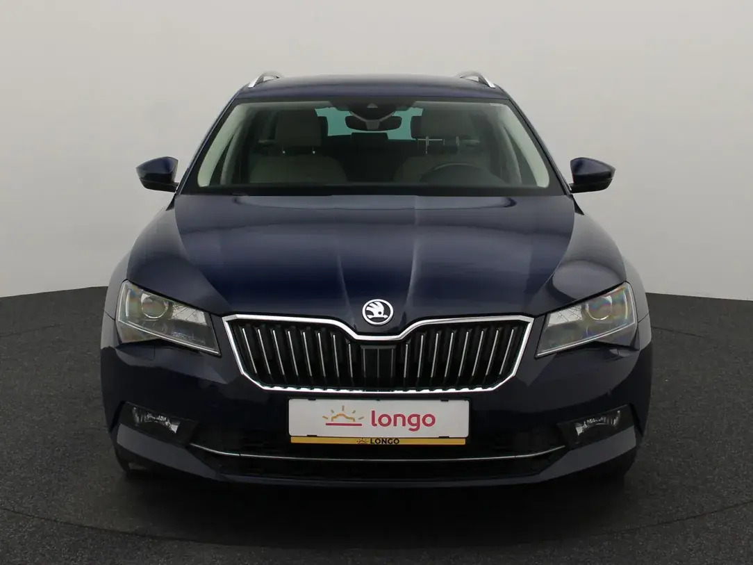 Škoda Superb 2017, photo 3/10