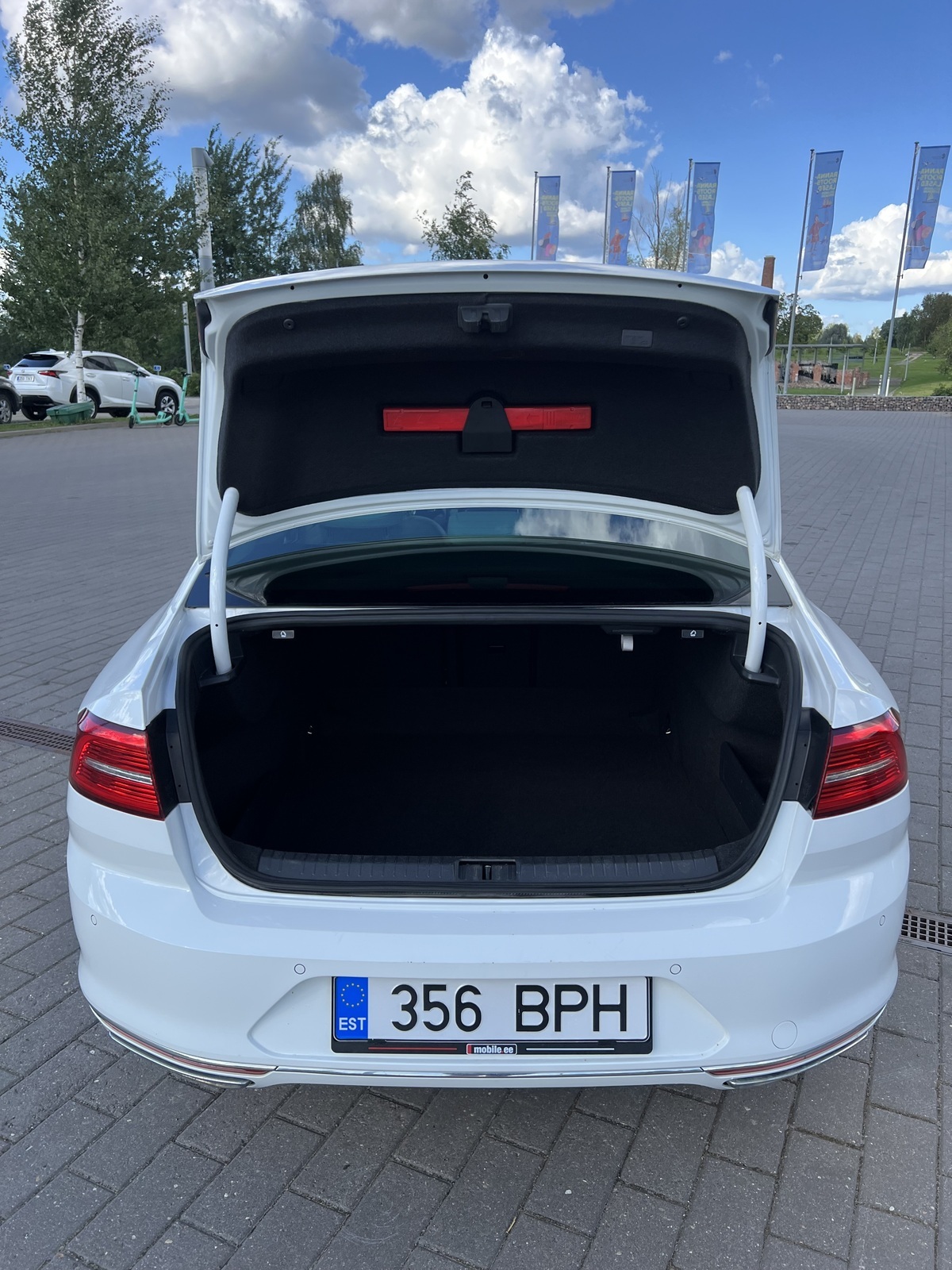 Volkswagen Passat 2015, photo 6/11