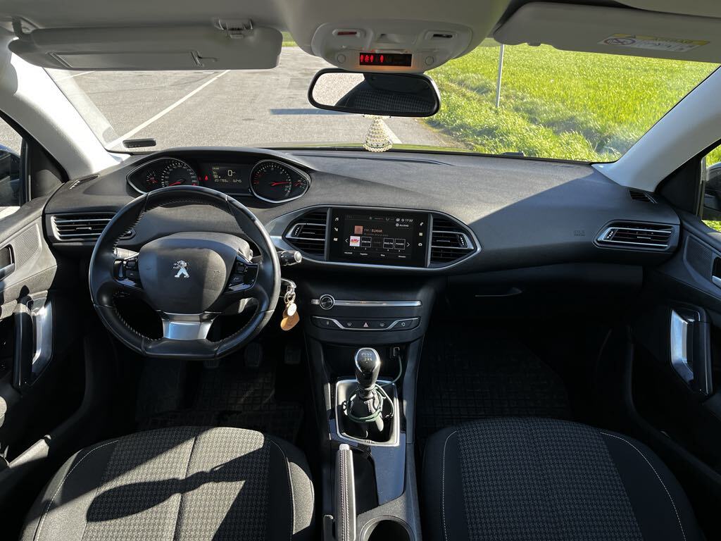 Peugeot 308 2020, photo 7/14