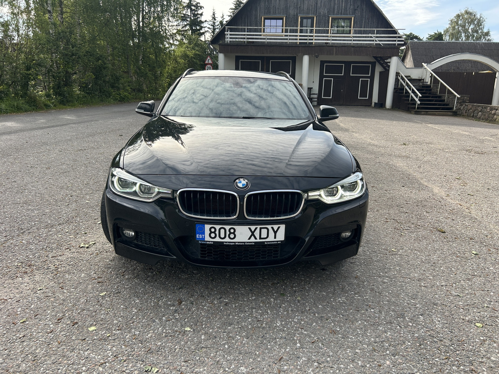 BMW 320 2019, photo 2/10