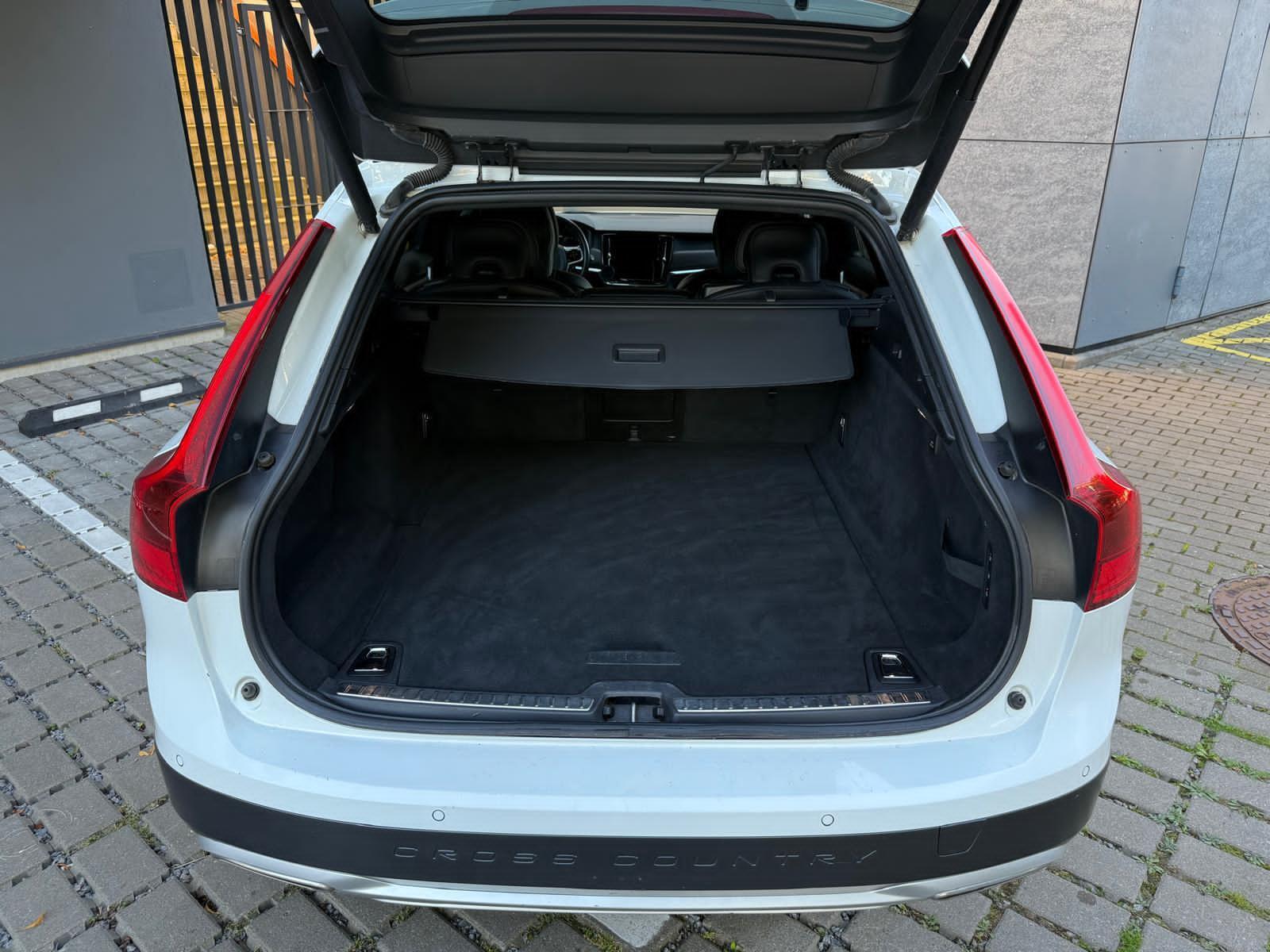 Volvo V90 Cross Country 2019, photo 4/10
